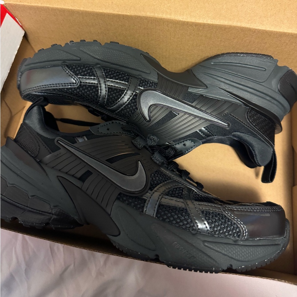 Nike v2k run sneaker
